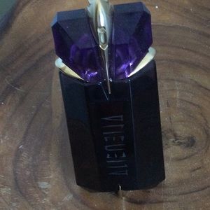 Alien perfume